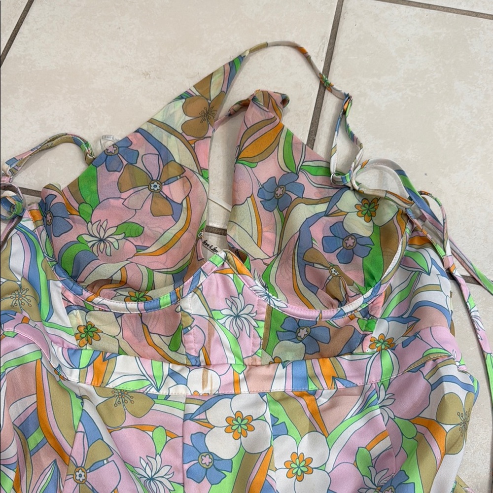 Floral crossover for love and lemons Dress - Picture 5 of 10